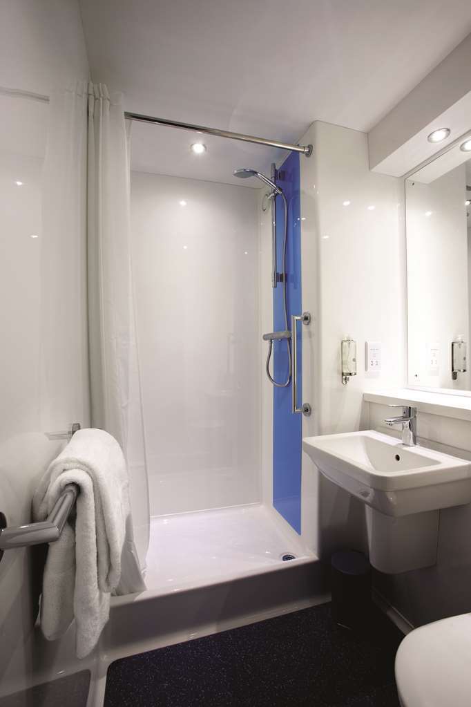 Travelodge 切尔滕纳姆 客房 照片