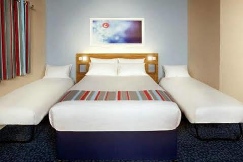 Travelodge 切尔滕纳姆 外观 照片